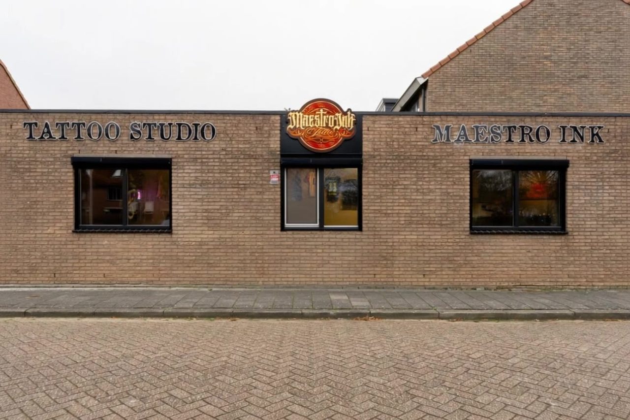 De gevel van Maestro Ink Tattoo Studio aan de Stellingmolenstraat in Almere